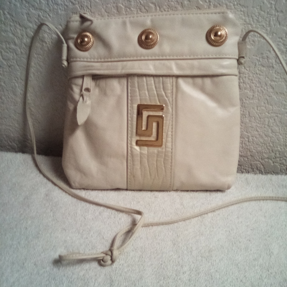 White Park avenue international crossbody purse